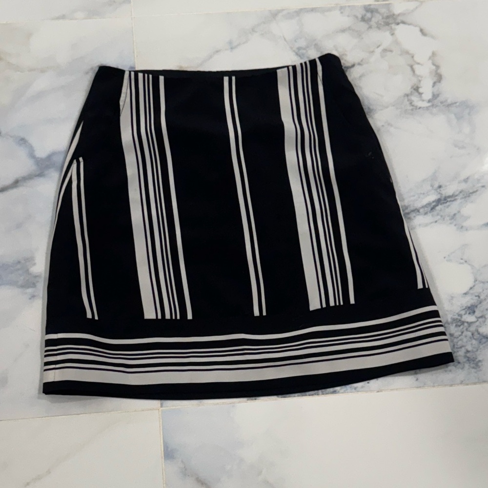 The Limited Black and White Pencil Skirt size small striped office casual